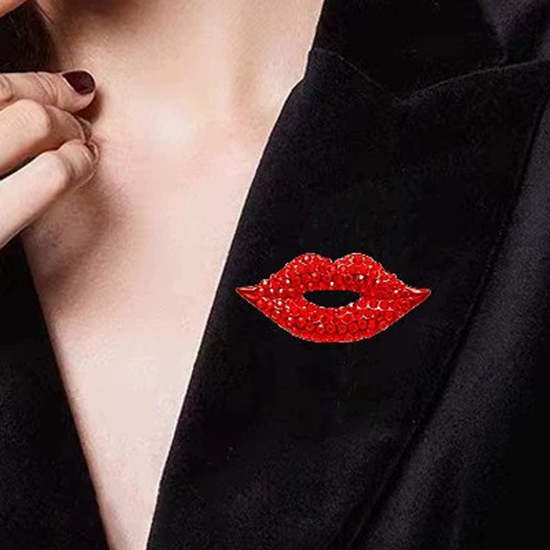 Embroidery Lips - Pieno di spille a forma di
