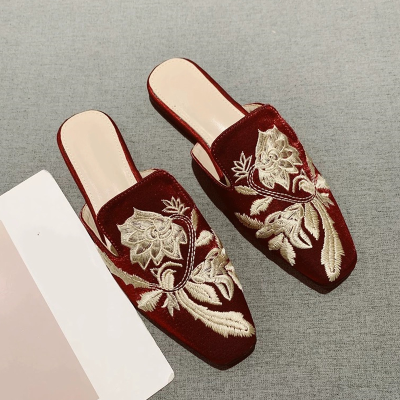 Embroidery Designer - Nuove Scarpe da Donna 2026, Ciabatte