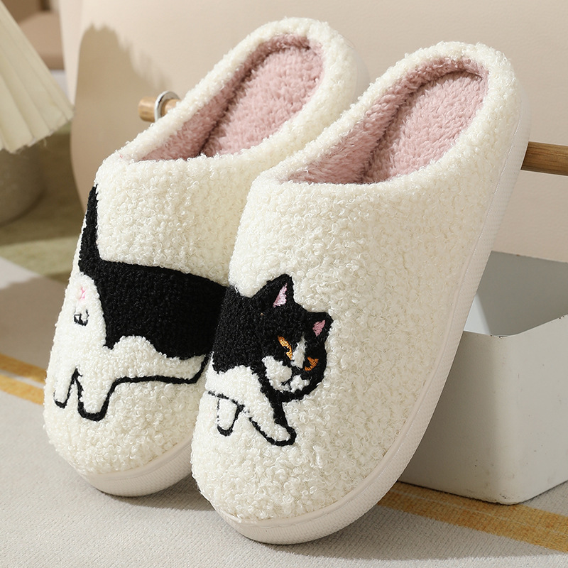 Embroidery Room - Pantofole da casa in peluche con