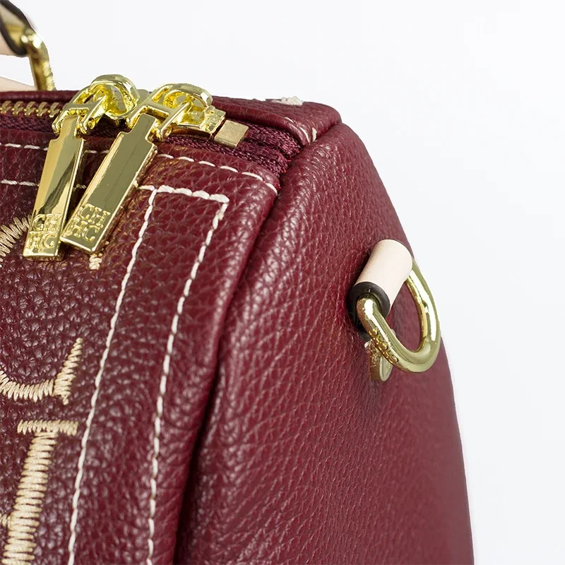 Borsa Boston con Ricamo CH, Bo - Embroidery Removal recensione e prezzo