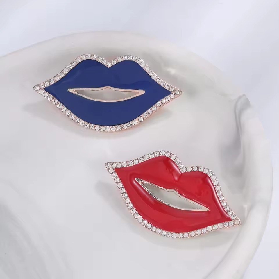 1pc Labbra REGINA Spilla per l - Embroidery Lips recensione e prezzo